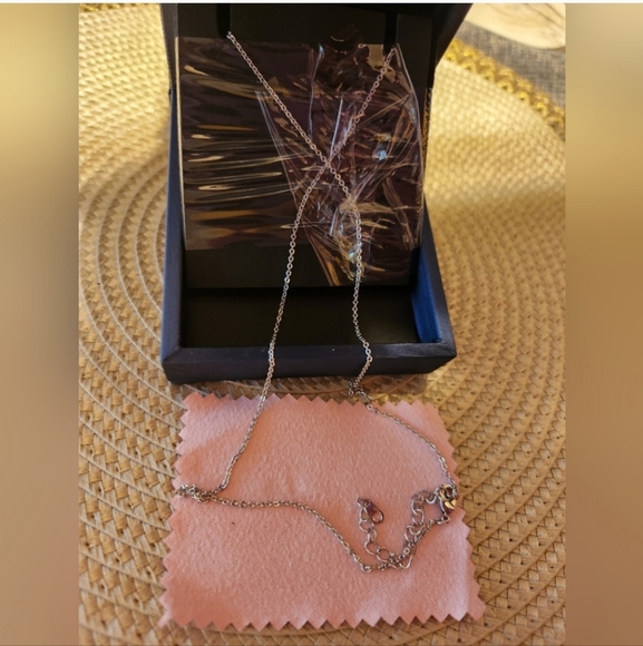 NWOT Pearl Pendant Necklace - Picture 7 of 7